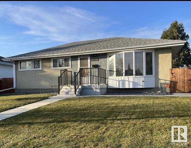 16130 110b Av Nw, House detached with 4 bedrooms, 1 bathrooms and 5 parking in Edmonton AB | Image 2