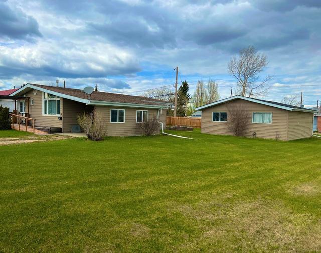 1500 115 Avenue, House detached with 3 bedrooms, 1 bathrooms and 2 parking in Dawson Creek BC | Card Image