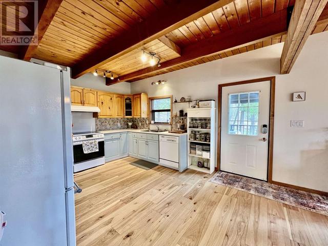 7220 Summit Road, House detached with 4 bedrooms, 2 bathrooms and null parking in Cariboo H BC | Image 11