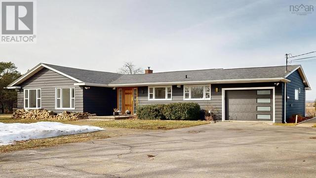 10165 1 Highway, House detached with 3 bedrooms, 3 bathrooms and null parking in Kings, Subd. D NS | Image 2