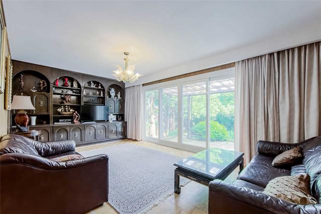 3 Donnalyn Dr, House detached with 4 bedrooms, 4 bathrooms and 4 parking in Toronto ON | Image 7