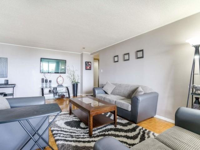 608 - 25 Kensington Rd, Condo with 2 bedrooms, 1 bathrooms and 1 parking in Brampton ON | Image 2