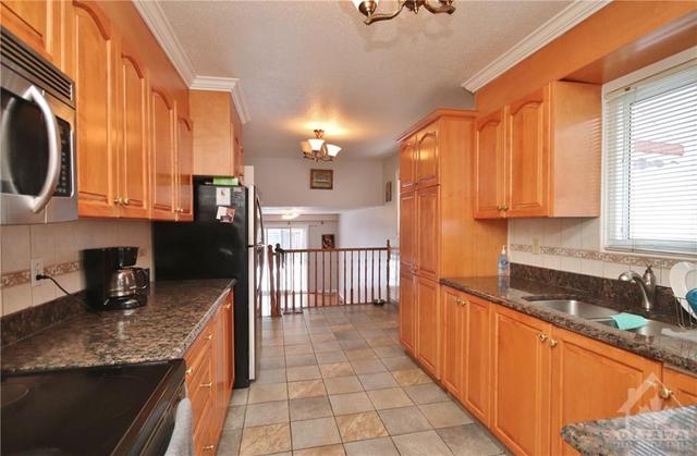 1271 Collins Avenue, House detached with 4 bedrooms, 3 bathrooms and 2 parking in Ottawa ON | Image 10