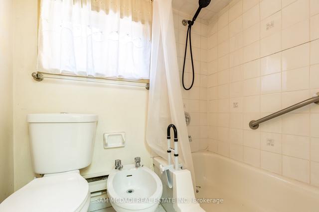 238a Bathurst St, House attached with 3 bedrooms, 2 bathrooms and 2 parking in Toronto ON | Image 14