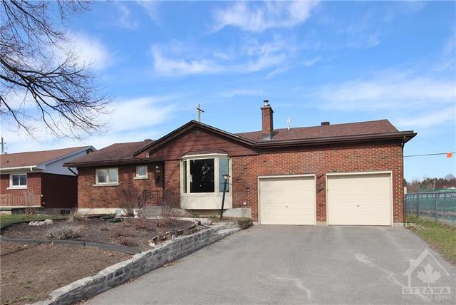 989 Connaught Avenue, House detached with 3 bedrooms, 3 bathrooms and 4 parking in Ottawa ON | Image 1