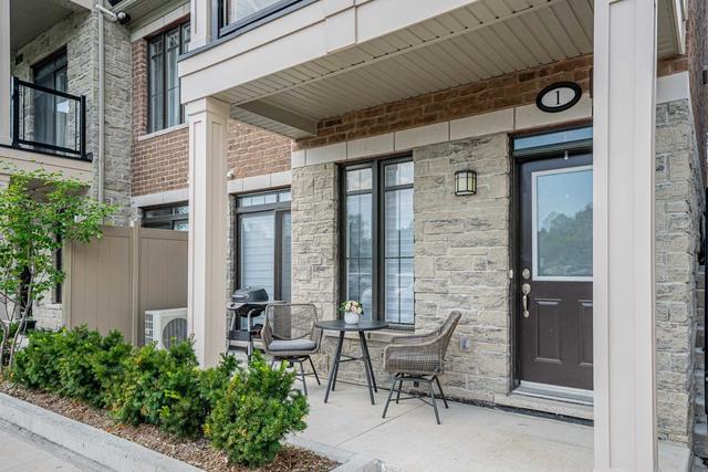 01 - 198 Pine Grove Rd, Townhouse with 2 bedrooms, 2 bathrooms and 2 parking in Vaughan ON | Image 1