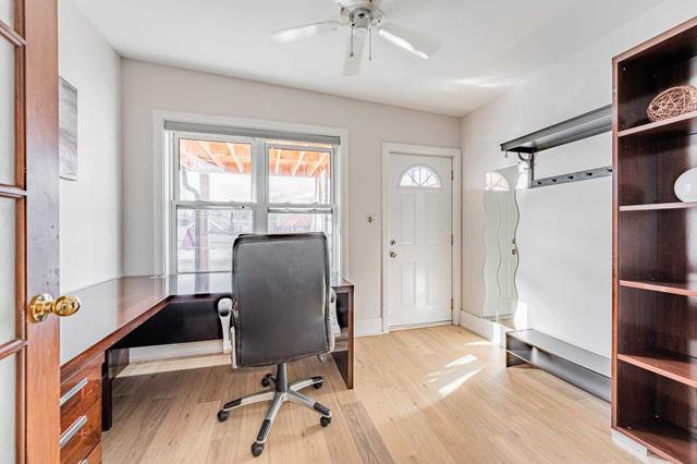 upper - 374 Crawford St, House semidetached with 2 bedrooms, 1 bathrooms and 1 parking in Toronto ON | Image 4