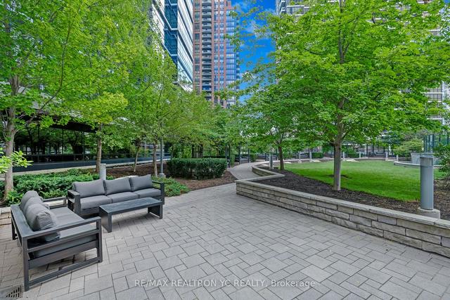 1925 - 5 Sheppard Ave E, Condo with 2 bedrooms, 2 bathrooms and 1 parking in Toronto ON | Image 32