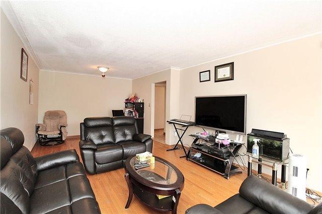 94 Futura Dr, House semidetached with 3 bedrooms, 2 bathrooms and 2 parking in Toronto ON | Image 3