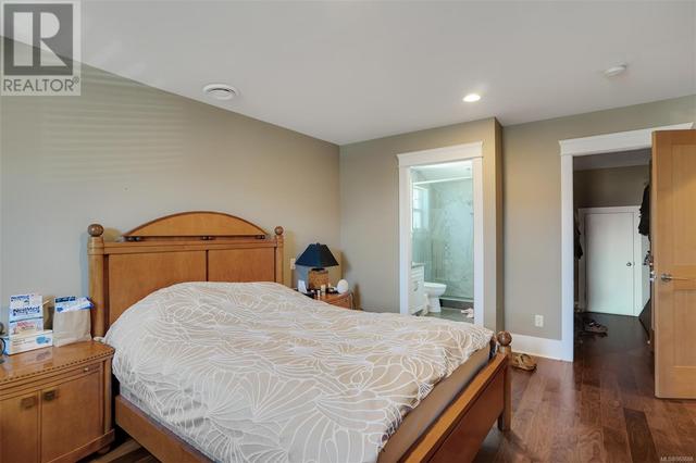 3153 Alder St, House detached with 5 bedrooms, 3 bathrooms and 2 parking in Victoria BC | Image 25