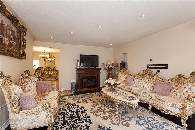 575 Meadowvale Rd, House detached with 2 bedrooms, 4 bathrooms and 8 parking in Toronto ON | Image 4