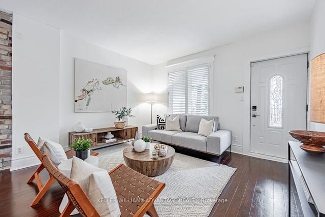 18 Roseheath Ave, House semidetached with 2 bedrooms, 2 bathrooms and 0 parking in Toronto ON | Image 23