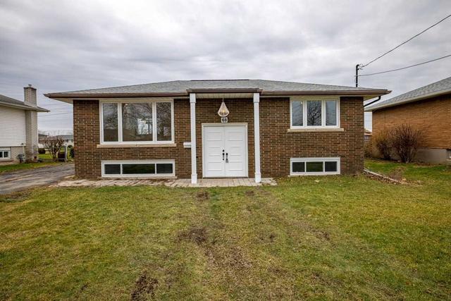 68 Grange Ave W, House detached with 3 bedrooms, 2 bathrooms and 3 parking in Welland ON | Card Image