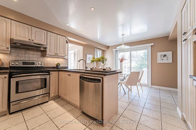 109 Fincham Ave, House detached with 4 bedrooms, 4 bathrooms and 4 parking in Markham ON | Image 3