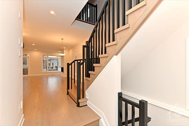 184 Hawkeswood Drive, Townhouse with 4 bedrooms, 4 bathrooms and 2 parking in Ottawa ON | Image 4