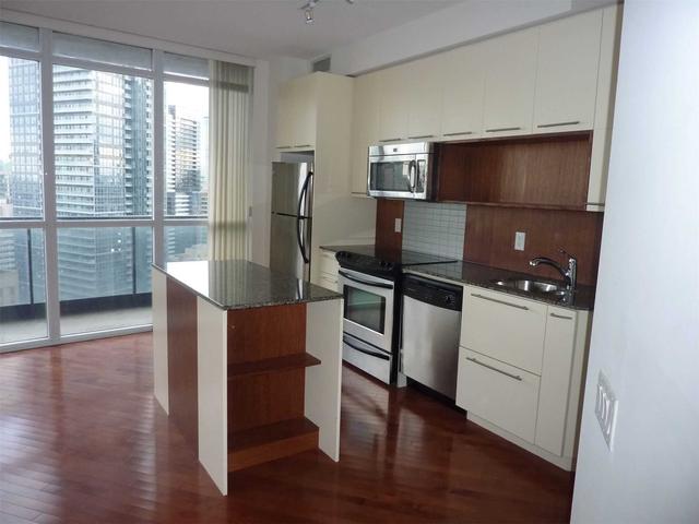 3202 - 25 Carlton St, Condo with 2 bedrooms, 2 bathrooms and 0 parking in Toronto ON | Image 10