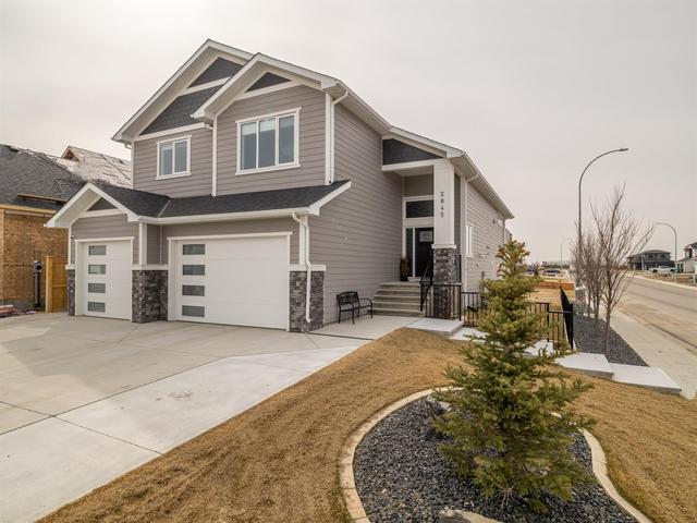 2045 30a Avenue, House detached with 6 bedrooms, 3 bathrooms and 6 parking in Coaldale AB | Image 1