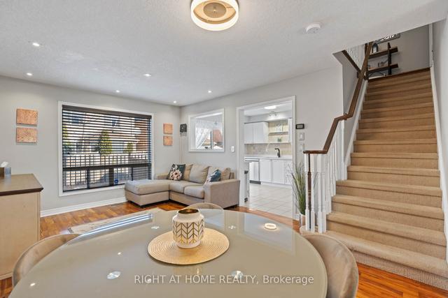 2420 Baintree Cres, House attached with 3 bedrooms, 3 bathrooms and 2 parking in Oakville ON | Image 4