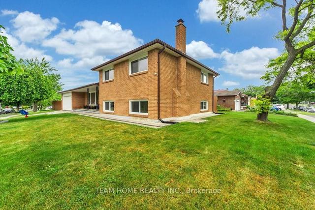 154 Weir Cres, House detached with 4 bedrooms, 4 bathrooms and 4 parking in Toronto ON | Image 23