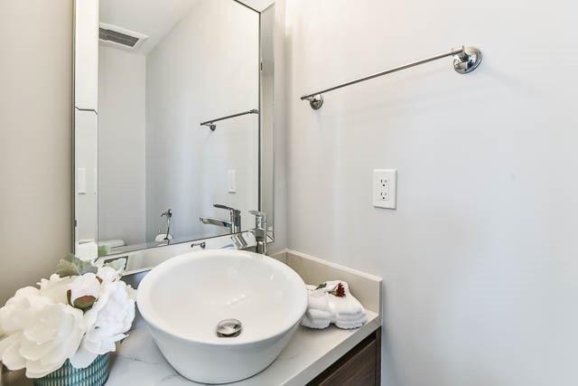 868 Shaw St, House semidetached with 3 bedrooms, 5 bathrooms and 2 parking in Toronto ON | Image 9