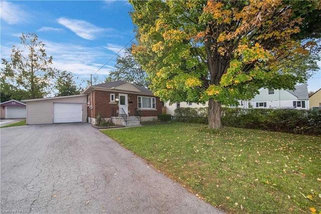 487 Vine St, House detached with 3 bedrooms, 2 bathrooms and 5 parking in St. Catharines ON | Image 18