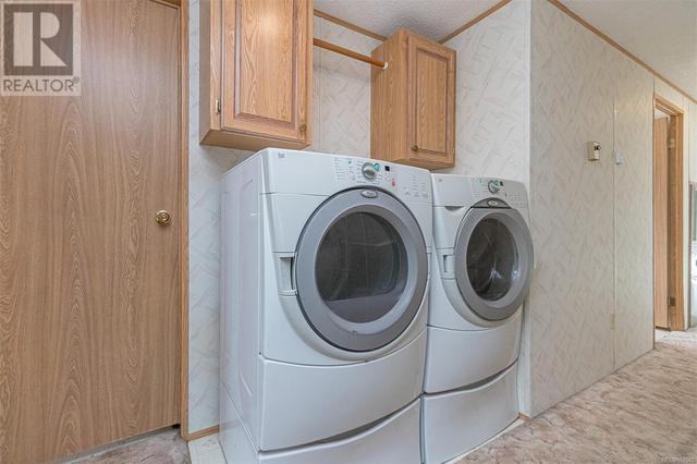 built in laundry | Image 23
