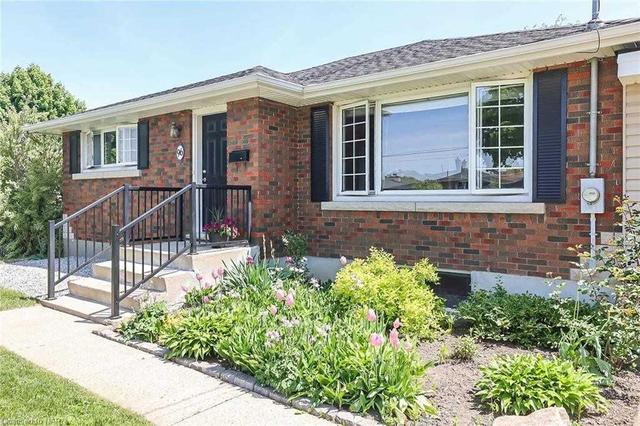 96 Royal Manor Dr, House detached with 3 bedrooms, 2 bathrooms and 8 parking in St. Catharines ON | Image 18