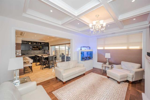1256 Mineola Gdns, House detached with 4 bedrooms, 5 bathrooms and 7 parking in Mississauga ON | Image 5