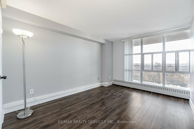 806 - 2665 Windwood Dr, Condo with 2 bedrooms, 1 bathrooms and 1 parking in Mississauga ON | Image 8