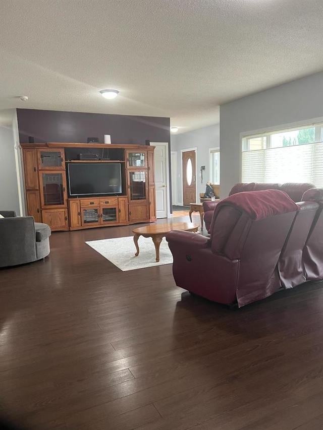 136 1 Street, House detached with 4 bedrooms, 2 bathrooms and 2 parking in Drumheller AB | Image 15