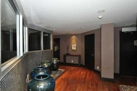 1001 - 8 Scollard St, Condo with 1 bedrooms, 1 bathrooms and null parking in Toronto ON | Image 15