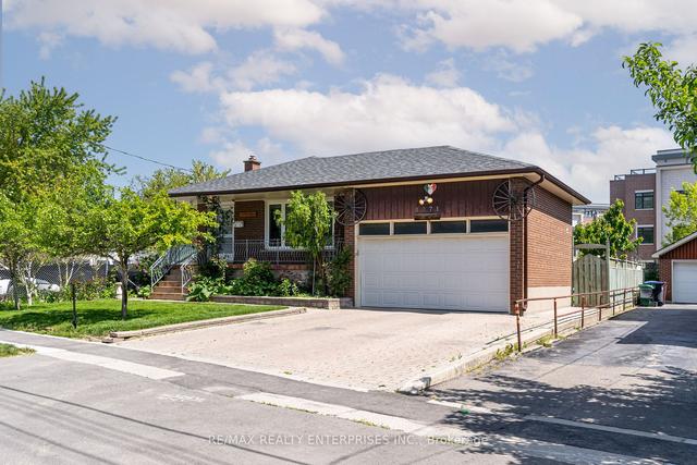1071 Enola Ave, House detached with 3 bedrooms, 2 bathrooms and 4 parking in Mississauga ON | Image 1