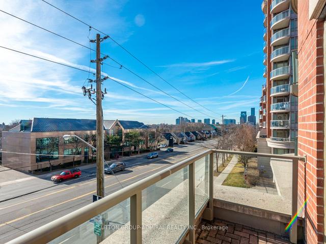 309 - 1 Clairtrell Rd, Condo with 2 bedrooms, 2 bathrooms and 1 parking in Toronto ON | Image 3