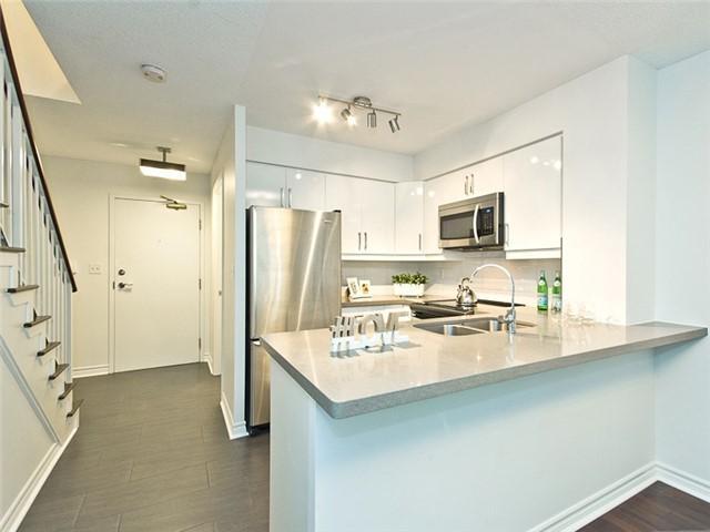 404 - 30 Hayden St, Condo with 1 bedrooms, 2 bathrooms and 1 parking in Toronto ON | Image 11