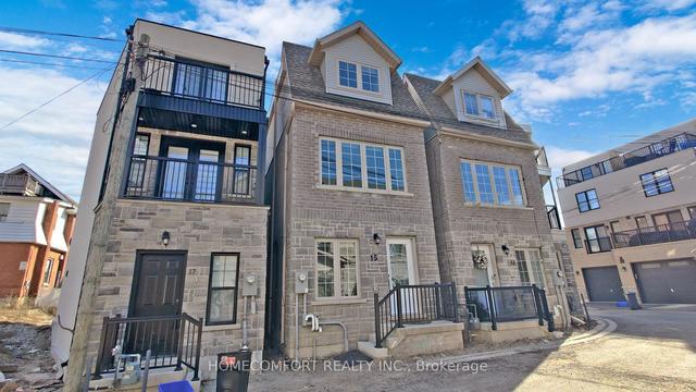 15 Justice Gdns, House detached with 2 bedrooms, 2 bathrooms and 1 parking in Toronto ON | Image 12