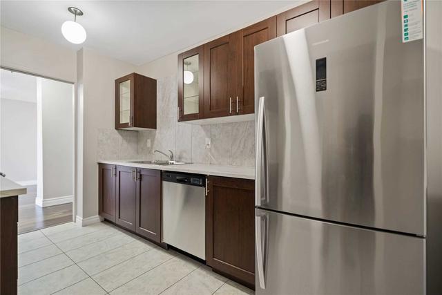 1907 - 340 Dixon Rd, Condo with 3 bedrooms, 2 bathrooms and 1 parking in Toronto ON | Image 3