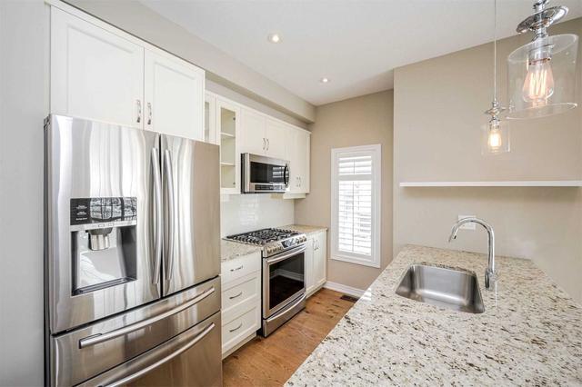 22 - 215 Dundas St, Townhouse with 3 bedrooms, 2 bathrooms and 2 parking in Hamilton ON | Image 3