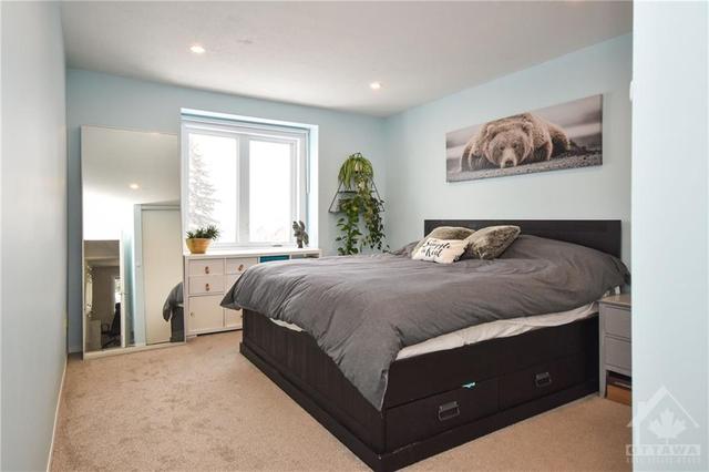 272 Pickford Drive, Townhouse with 3 bedrooms, 4 bathrooms and 3 parking in Ottawa ON | Image 11