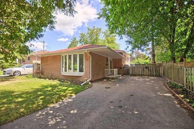 69 Melchior Dr, House detached with 3 bedrooms, 2 bathrooms and 3 parking in Toronto ON | Image 1