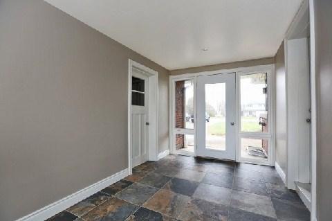 855 Centre Rd, House detached with 2 bedrooms, 2 bathrooms and 8 parking in Hamilton ON | Image 2