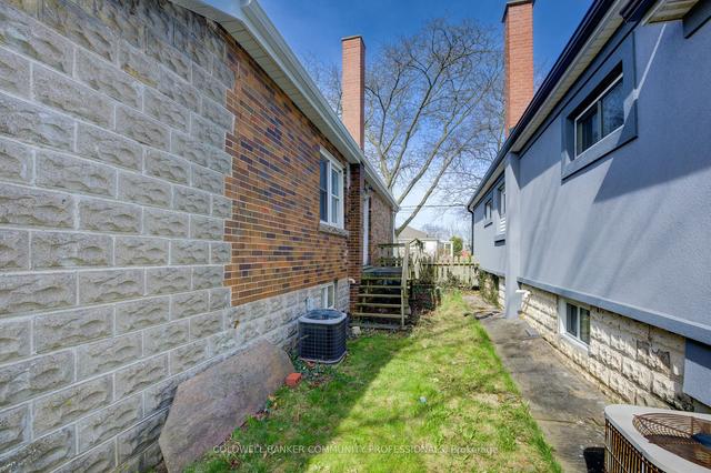 17 West 3rd St, House detached with 4 bedrooms, 2 bathrooms and 3 parking in Hamilton ON | Image 17