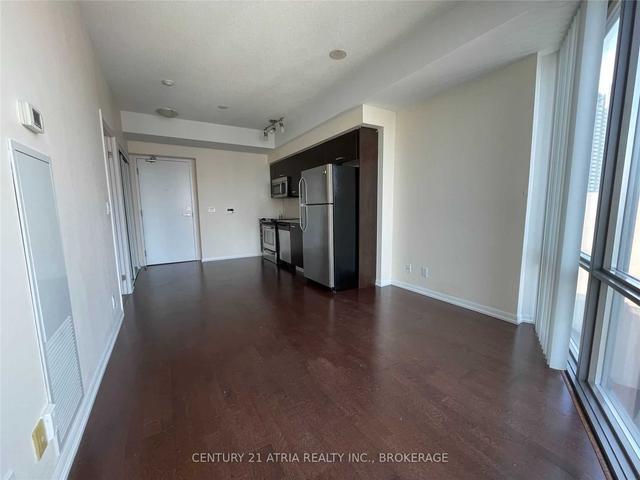 2909 - 832 Bay St, Condo with 1 bedrooms, 1 bathrooms and 0 parking in Toronto ON | Image 2