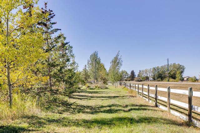 270033 Township Road 234a, House detached with 4 bedrooms, 2 bathrooms and 4 parking in Rocky View County AB | Image 2