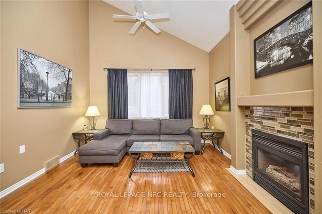 8605 Bell Cres, House detached with 3 bedrooms, 3 bathrooms and 4 parking in Niagara Falls ON | Image 2