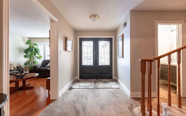 93 Hutton Cres, House detached with 4 bedrooms, 4 bathrooms and 4 parking in Caledon ON | Image 3