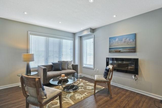 81 Sherway St, House attached with 3 bedrooms, 3 bathrooms and 2 parking in Hamilton ON | Image 3