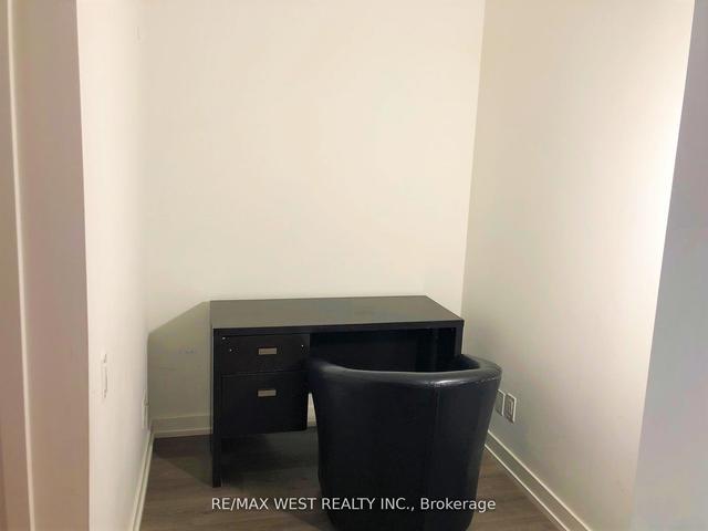 908 - 161 Roehampton Ave, Condo with 1 bedrooms, 1 bathrooms and 0 parking in Toronto ON | Image 2