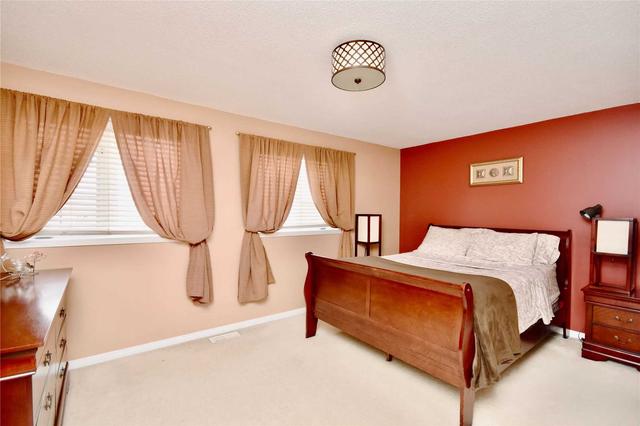 141 Nathan Cres, House attached with 3 bedrooms, 2 bathrooms and 2 parking in Barrie ON | Image 5