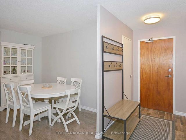 1203 - 1 Royal Orchard Blvd, Condo with 2 bedrooms, 2 bathrooms and 1 parking in Markham ON | Image 7
