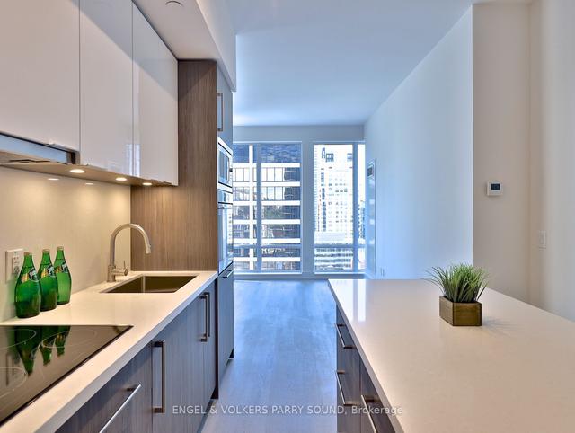 1808 - 88 Cumberland St, Condo with 2 bedrooms, 2 bathrooms and 1 parking in Toronto ON | Image 16